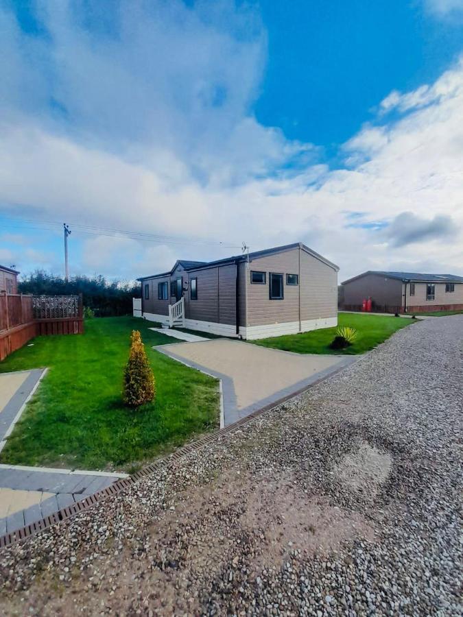 Darwin Lodge With Hot Tub Malton Exterior foto